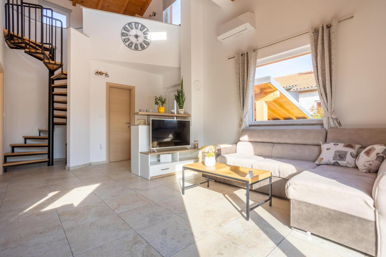 Holiday House Toici Nenadici  Екстериор снимка