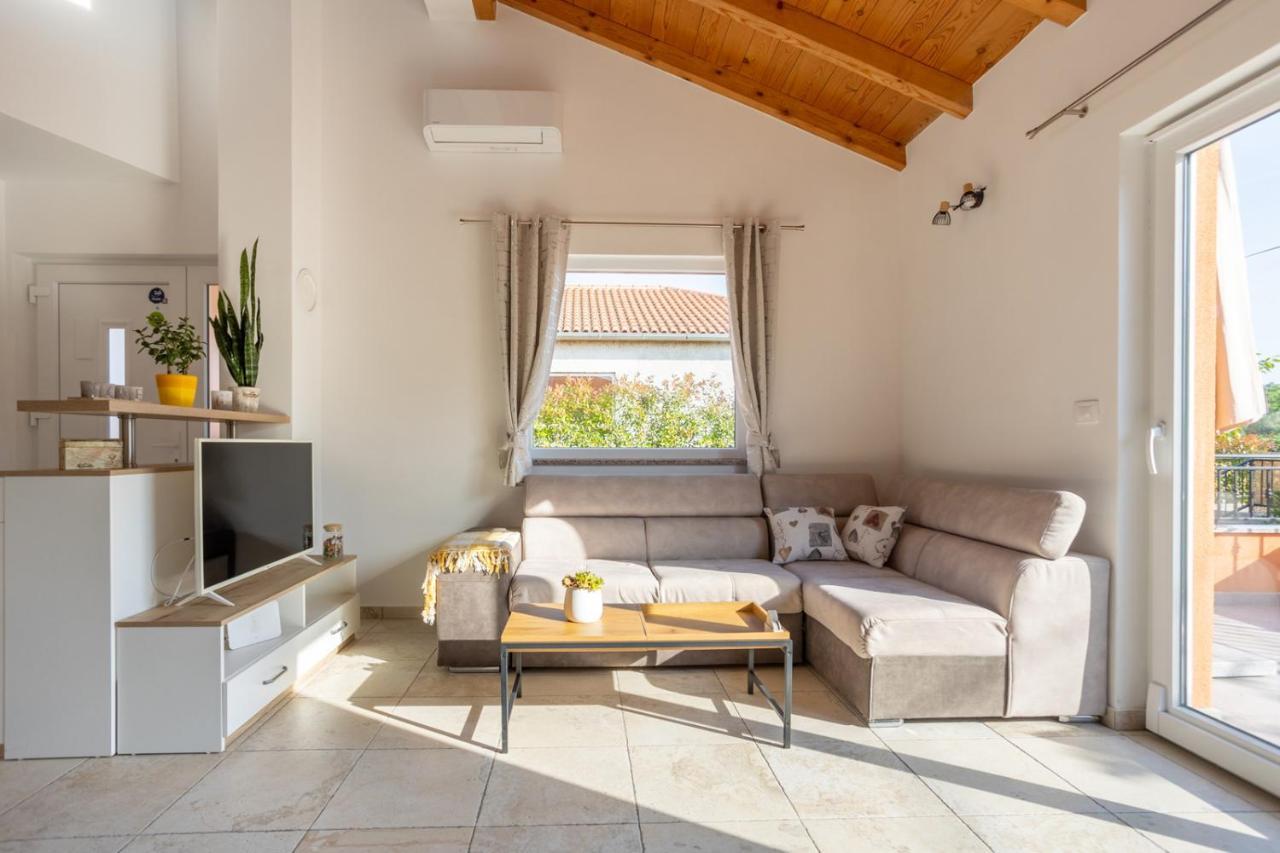 Holiday House Toici Nenadici  Екстериор снимка